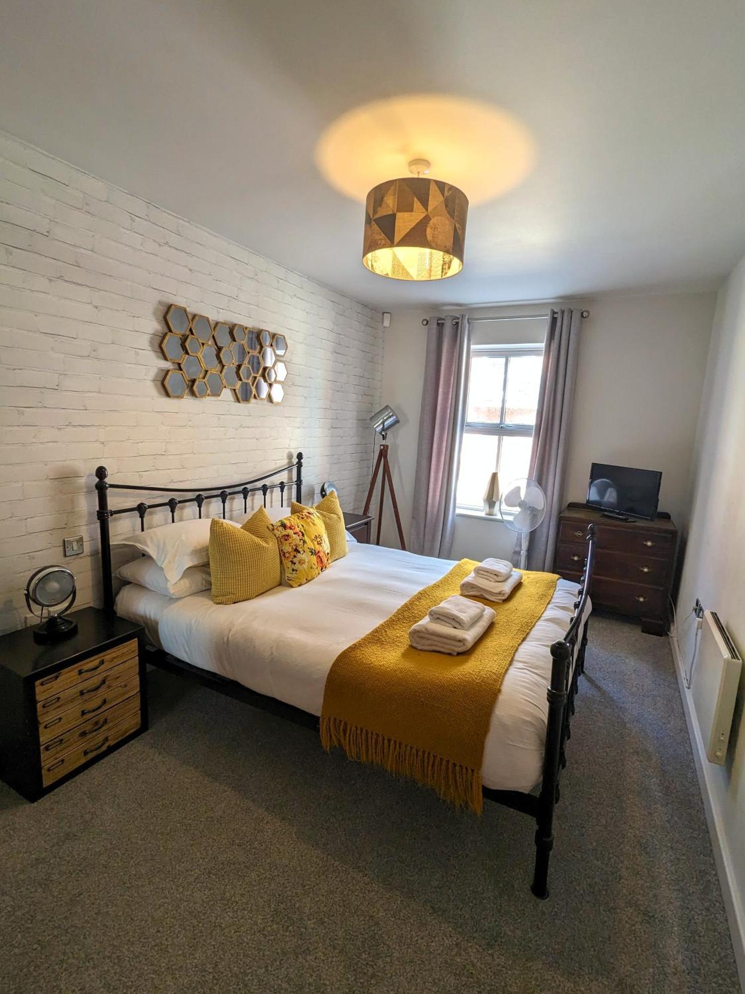 Russet Quarter, Parking Subject To Availability Apartamento
