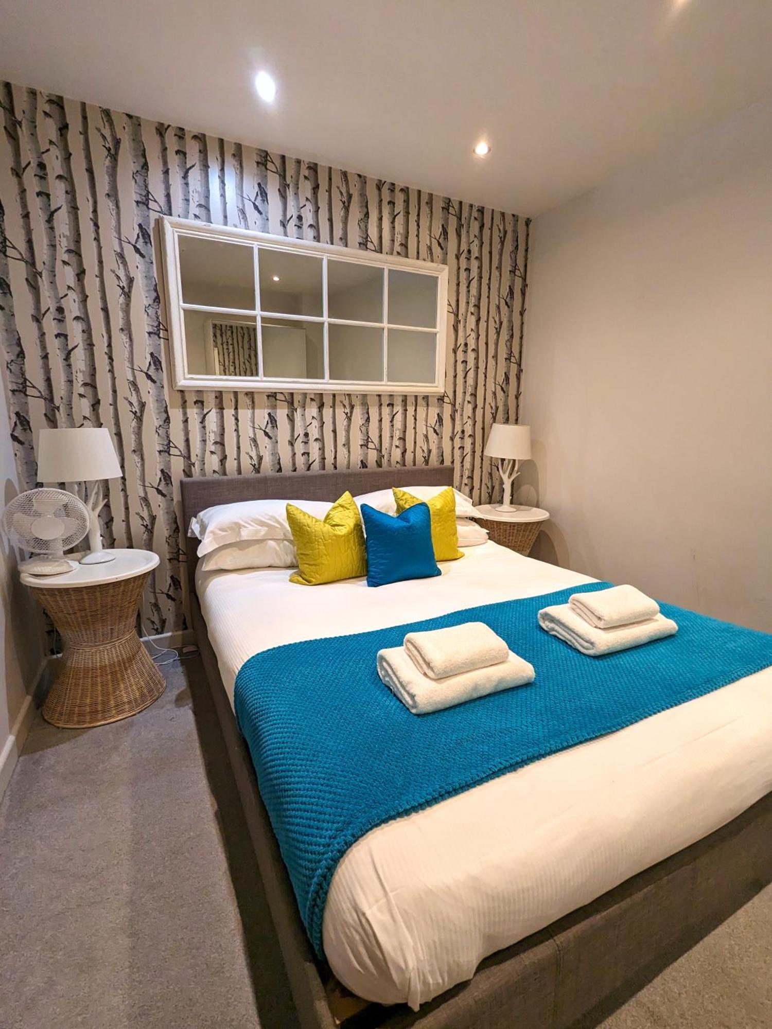 Russet Quarter, Parking Subject To Availability Apartamento *